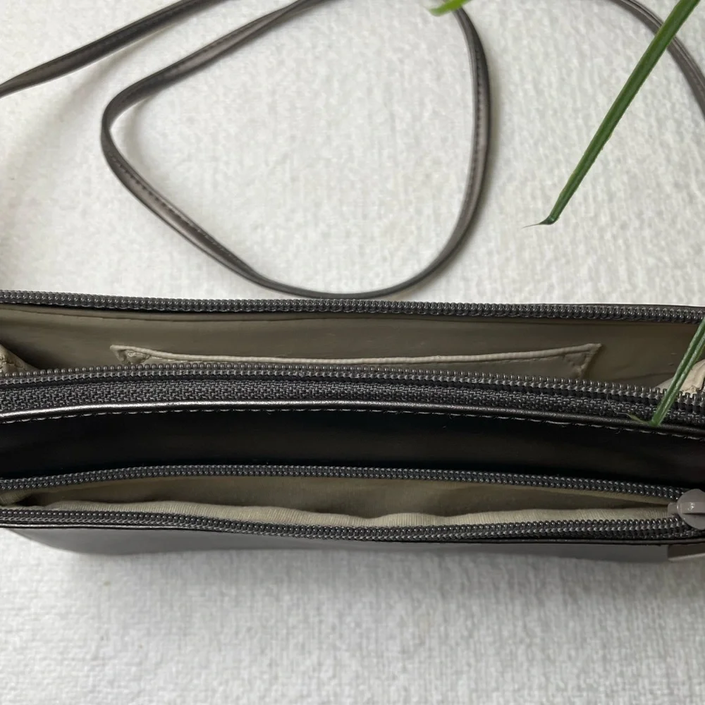 Giani Bernini Metallic Gray Crossbody Bag - Picture 3 of 4